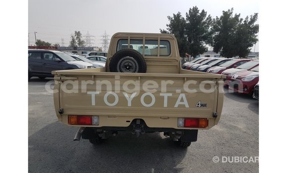 Acheter Import Utilitaire Toyota Land Cruiser Beige à Import - Dubai, Agadez Acheter Import Utilitaire Toyota Land Cruiser Beige à Import - Dubai, Agadez