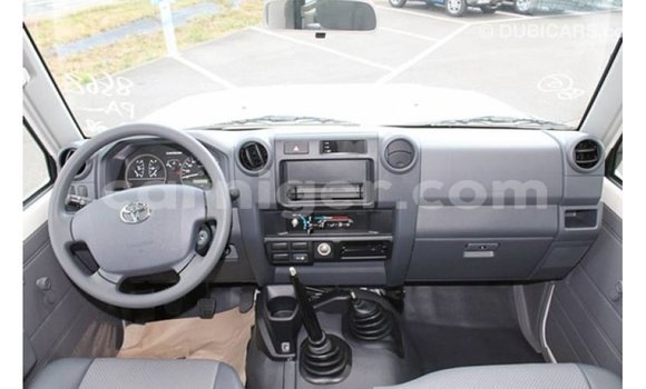 Buy Import Toyota Land Cruiser White Truck in Import - Dubai in Agadez Buy Import Toyota Land Cruiser White Truck in Import - Dubai in Agadez