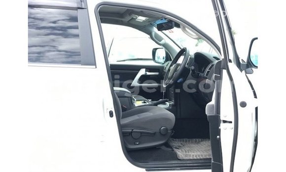 اشتري Imported Toyota Land Cruiser White شاحنة في Import - Dubai في أغاديز اشتري Imported Toyota Land Cruiser White شاحنة في Import - Dubai في أغاديز