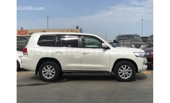 اشتري Imported Toyota Land Cruiser White شاحنة في Import - Dubai في أغاديز اشتري Imported Toyota Land Cruiser White شاحنة في Import - Dubai في أغاديز