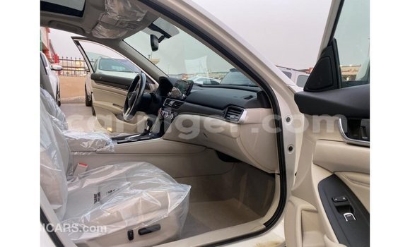 Sayi Imported Honda T White Motsi in Import - Dubai a Agadez Sayi Imported Honda T White Motsi in Import - Dubai a Agadez