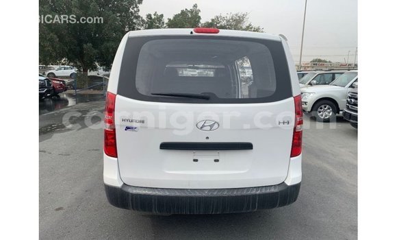 Buy Import Hyundai Cargo White Car in Import - Dubai in Agadez Buy Import Hyundai Cargo White Car in Import - Dubai in Agadez