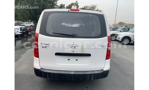 Buy Import Hyundai Cargo White Car in Import - Dubai in Agadez Buy Import Hyundai Cargo White Car in Import - Dubai in Agadez