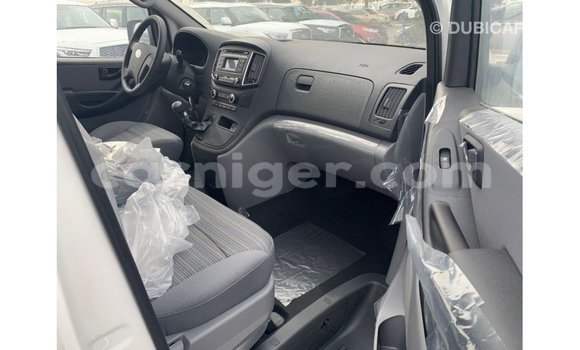 Buy Import Hyundai Cargo White Car in Import - Dubai in Agadez Buy Import Hyundai Cargo White Car in Import - Dubai in Agadez