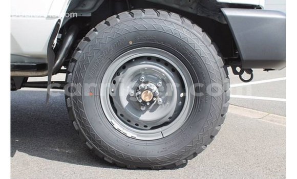 Buy Import Toyota Land Cruiser White Truck in Import - Dubai in Agadez Buy Import Toyota Land Cruiser White Truck in Import - Dubai in Agadez