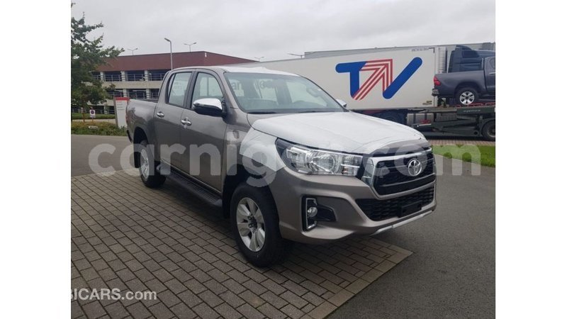 Big with watermark toyota hilux agadez import dubai 6555