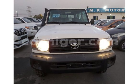 Sayi Imported Toyota Land Cruiser White Babbar mota in Import - Dubai a Agadez Sayi Imported Toyota Land Cruiser White Babbar mota in Import - Dubai a Agadez
