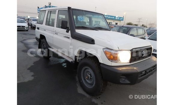 Sayi Imported Toyota Land Cruiser White Babbar mota in Import - Dubai a Agadez Sayi Imported Toyota Land Cruiser White Babbar mota in Import - Dubai a Agadez