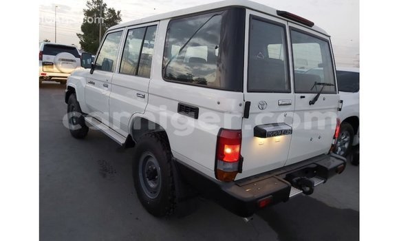 Sayi Imported Toyota Land Cruiser White Babbar mota in Import - Dubai a Agadez Sayi Imported Toyota Land Cruiser White Babbar mota in Import - Dubai a Agadez