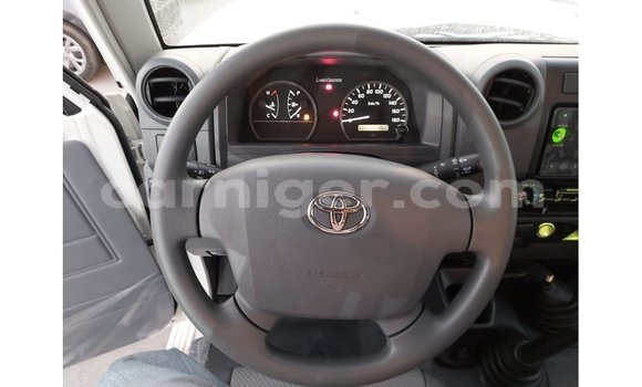 Sayi Imported Toyota Land Cruiser White Babbar mota in Import - Dubai a Agadez Sayi Imported Toyota Land Cruiser White Babbar mota in Import - Dubai a Agadez