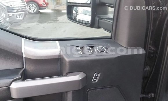 Sayi Imported Ford V8 Black Mota in Import - Dubai a Agadez Sayi Imported Ford V8 Black Mota in Import - Dubai a Agadez