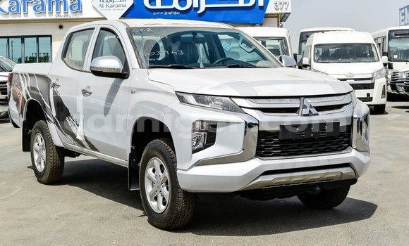 Buy Import Mitsubishi L200 White Car in Import - Dubai in Agadez Buy Import Mitsubishi L200 White Car in Import - Dubai in Agadez