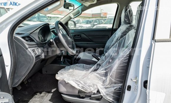 Buy Import Mitsubishi L200 White Car in Import - Dubai in Agadez Buy Import Mitsubishi L200 White Car in Import - Dubai in Agadez