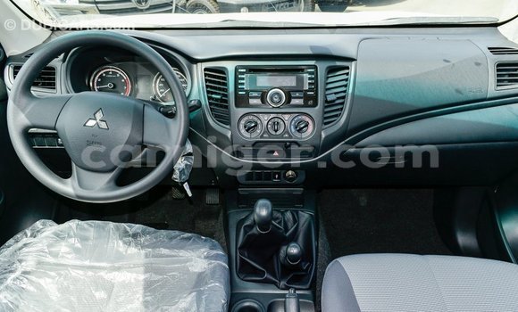 Buy Import Mitsubishi L200 White Car in Import - Dubai in Agadez Buy Import Mitsubishi L200 White Car in Import - Dubai in Agadez