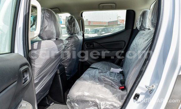 Buy Import Mitsubishi L200 White Car in Import - Dubai in Agadez Buy Import Mitsubishi L200 White Car in Import - Dubai in Agadez