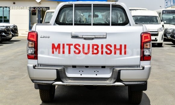 Buy Import Mitsubishi L200 White Car in Import - Dubai in Agadez Buy Import Mitsubishi L200 White Car in Import - Dubai in Agadez