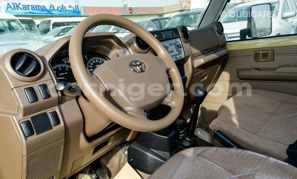 Buy Import Toyota Land Cruiser Beige Truck in Import - Dubai in Agadez Buy Import Toyota Land Cruiser Beige Truck in Import - Dubai in Agadez