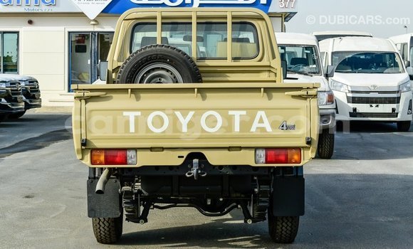 Buy Import Toyota Land Cruiser Beige Truck in Import - Dubai in Agadez Buy Import Toyota Land Cruiser Beige Truck in Import - Dubai in Agadez