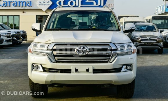Sayi Imported Toyota Land Cruiser White Babbar mota in Import - Dubai a Agadez Sayi Imported Toyota Land Cruiser White Babbar mota in Import - Dubai a Agadez