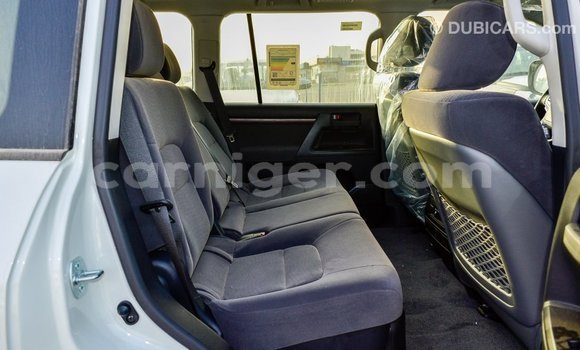Sayi Imported Toyota Land Cruiser White Babbar mota in Import - Dubai a Agadez Sayi Imported Toyota Land Cruiser White Babbar mota in Import - Dubai a Agadez