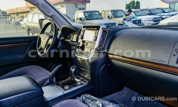 Sayi Imported Toyota Land Cruiser White Babbar mota in Import - Dubai a Agadez Sayi Imported Toyota Land Cruiser White Babbar mota in Import - Dubai a Agadez
