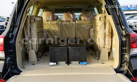 Buy Import Toyota Land Cruiser Black Truck in Import - Dubai in Agadez Buy Import Toyota Land Cruiser Black Truck in Import - Dubai in Agadez