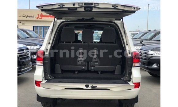 اشتري Imported Toyota Land Cruiser White شاحنة في Import - Dubai في أغاديز اشتري Imported Toyota Land Cruiser White شاحنة في Import - Dubai في أغاديز