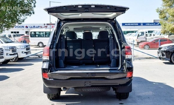 Buy Import Toyota Land Cruiser Black Truck in Import - Dubai in Agadez Buy Import Toyota Land Cruiser Black Truck in Import - Dubai in Agadez