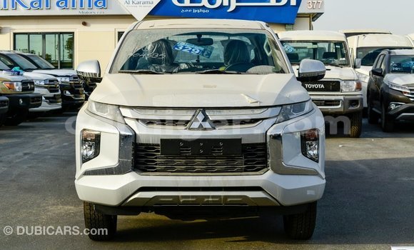 Buy Import Mitsubishi L200 White Car in Import - Dubai in Agadez Buy Import Mitsubishi L200 White Car in Import - Dubai in Agadez