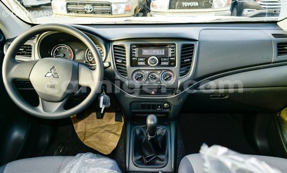 Buy Import Mitsubishi L200 White Car in Import - Dubai in Agadez Buy Import Mitsubishi L200 White Car in Import - Dubai in Agadez