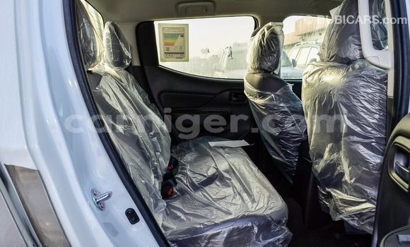 Buy Import Mitsubishi L200 White Car in Import - Dubai in Agadez Buy Import Mitsubishi L200 White Car in Import - Dubai in Agadez
