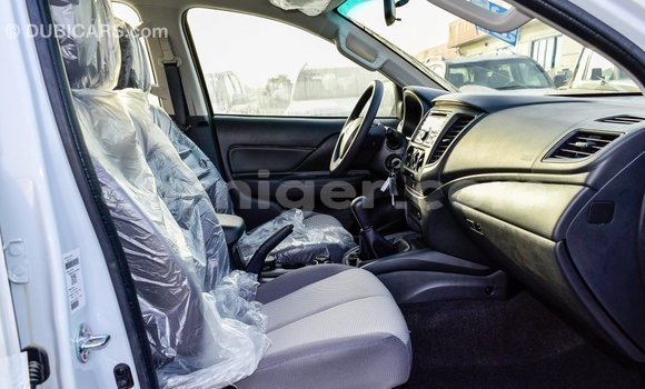 Buy Import Mitsubishi L200 White Car in Import - Dubai in Agadez Buy Import Mitsubishi L200 White Car in Import - Dubai in Agadez