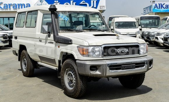 Sayi Imported Toyota Land Cruiser White Babbar mota in Import - Dubai a Agadez Sayi Imported Toyota Land Cruiser White Babbar mota in Import - Dubai a Agadez