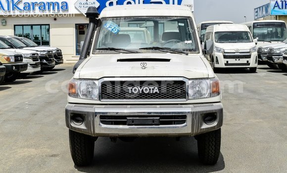 Sayi Imported Toyota Land Cruiser White Babbar mota in Import - Dubai a Agadez Sayi Imported Toyota Land Cruiser White Babbar mota in Import - Dubai a Agadez