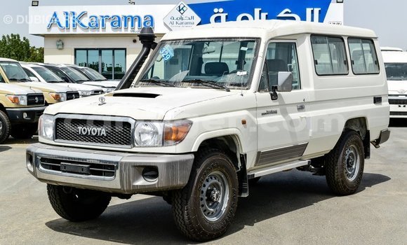 Sayi Imported Toyota Land Cruiser White Babbar mota in Import - Dubai a Agadez Sayi Imported Toyota Land Cruiser White Babbar mota in Import - Dubai a Agadez