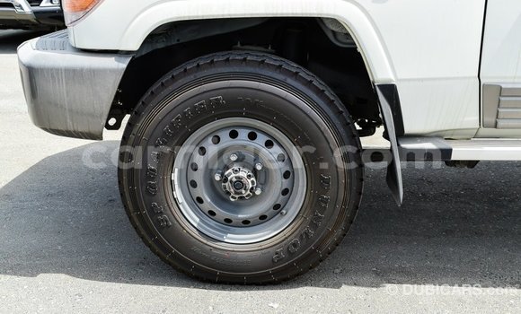 Sayi Imported Toyota Land Cruiser White Babbar mota in Import - Dubai a Agadez Sayi Imported Toyota Land Cruiser White Babbar mota in Import - Dubai a Agadez