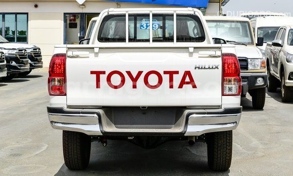 Buy Import Toyota Hilux White Car in Import - Dubai in Agadez Buy Import Toyota Hilux White Car in Import - Dubai in Agadez