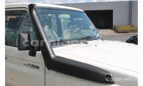 Buy Import Toyota Land Cruiser White Truck in Import - Dubai in Agadez Buy Import Toyota Land Cruiser White Truck in Import - Dubai in Agadez