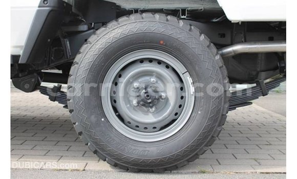 Buy Import Toyota Land Cruiser White Truck in Import - Dubai in Agadez Buy Import Toyota Land Cruiser White Truck in Import - Dubai in Agadez