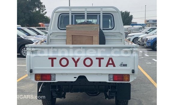 Buy Import Toyota Land Cruiser White Truck in Import - Dubai in Agadez Buy Import Toyota Land Cruiser White Truck in Import - Dubai in Agadez