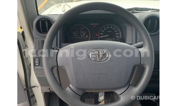 Buy Import Toyota Land Cruiser White Truck in Import - Dubai in Agadez Buy Import Toyota Land Cruiser White Truck in Import - Dubai in Agadez