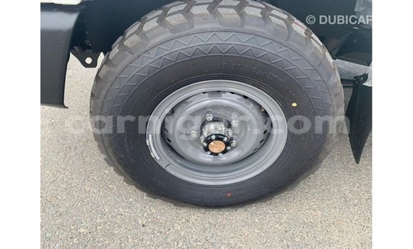 Buy Import Toyota Land Cruiser White Truck in Import - Dubai in Agadez Buy Import Toyota Land Cruiser White Truck in Import - Dubai in Agadez