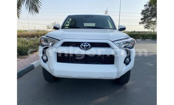 Sayi Imported Toyota Ade White Babbar mota in Import - Dubai a Agadez Sayi Imported Toyota Ade White Babbar mota in Import - Dubai a Agadez