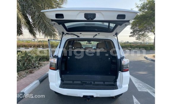 Sayi Imported Toyota Ade White Babbar mota in Import - Dubai a Agadez Sayi Imported Toyota Ade White Babbar mota in Import - Dubai a Agadez