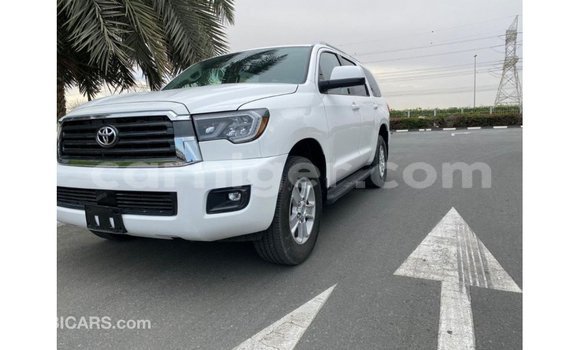 Sayi Imported Toyota Sequoia White Mota in Import - Dubai a Agadez Sayi Imported Toyota Sequoia White Mota in Import - Dubai a Agadez