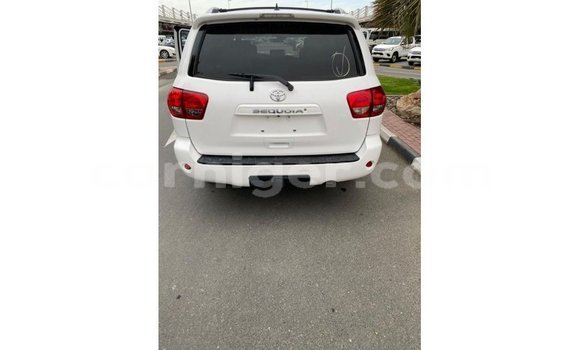 Sayi Imported Toyota Sequoia White Mota in Import - Dubai a Agadez Sayi Imported Toyota Sequoia White Mota in Import - Dubai a Agadez