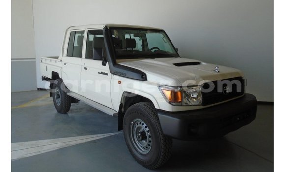 Buy Import Toyota Land Cruiser White Truck in Import - Dubai in Agadez Buy Import Toyota Land Cruiser White Truck in Import - Dubai in Agadez