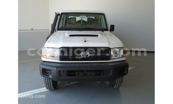Buy Import Toyota Land Cruiser White Truck in Import - Dubai in Agadez Buy Import Toyota Land Cruiser White Truck in Import - Dubai in Agadez