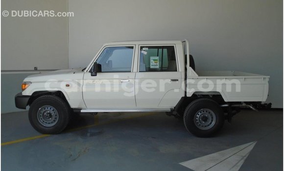 Buy Import Toyota Land Cruiser White Truck in Import - Dubai in Agadez Buy Import Toyota Land Cruiser White Truck in Import - Dubai in Agadez