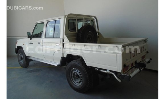 Buy Import Toyota Land Cruiser White Truck in Import - Dubai in Agadez Buy Import Toyota Land Cruiser White Truck in Import - Dubai in Agadez
